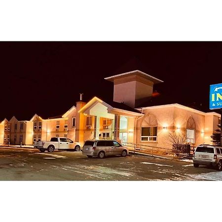 Aurora Park Inn & Suites ドーソン・クリーク エクステリア 写真