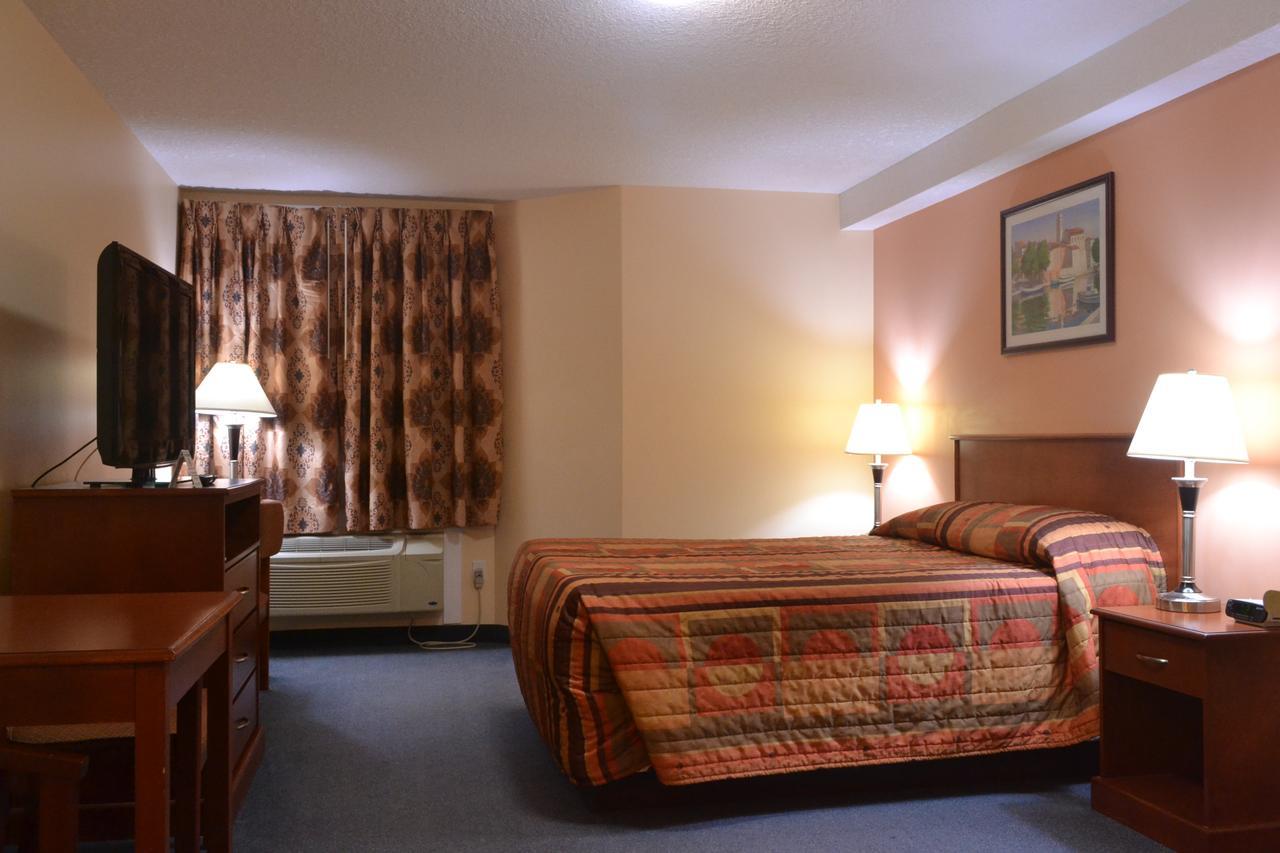 Aurora Park Inn & Suites ドーソン・クリーク エクステリア 写真