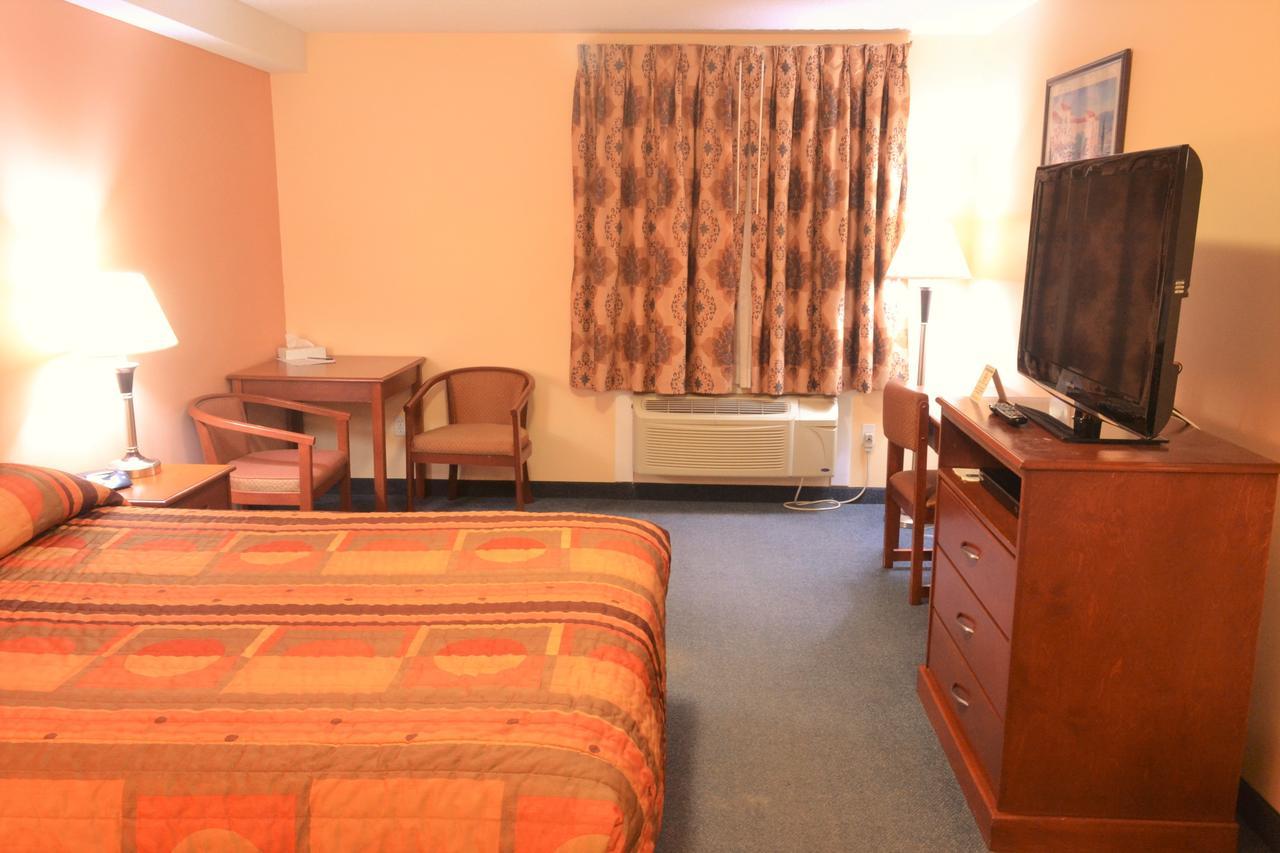 Aurora Park Inn & Suites ドーソン・クリーク エクステリア 写真
